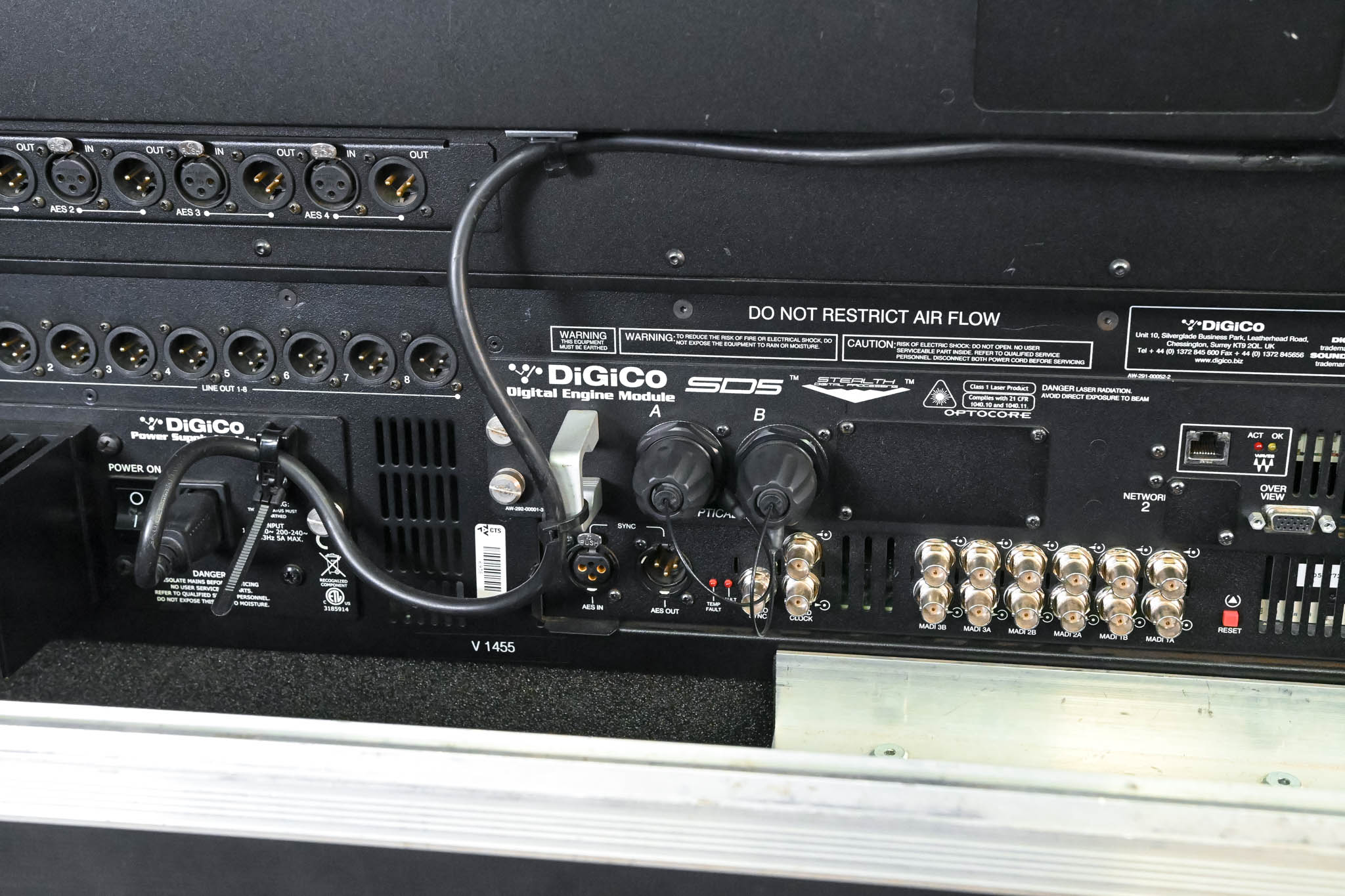 DiGiCo SD5 Digital Mixing Console with Road Case