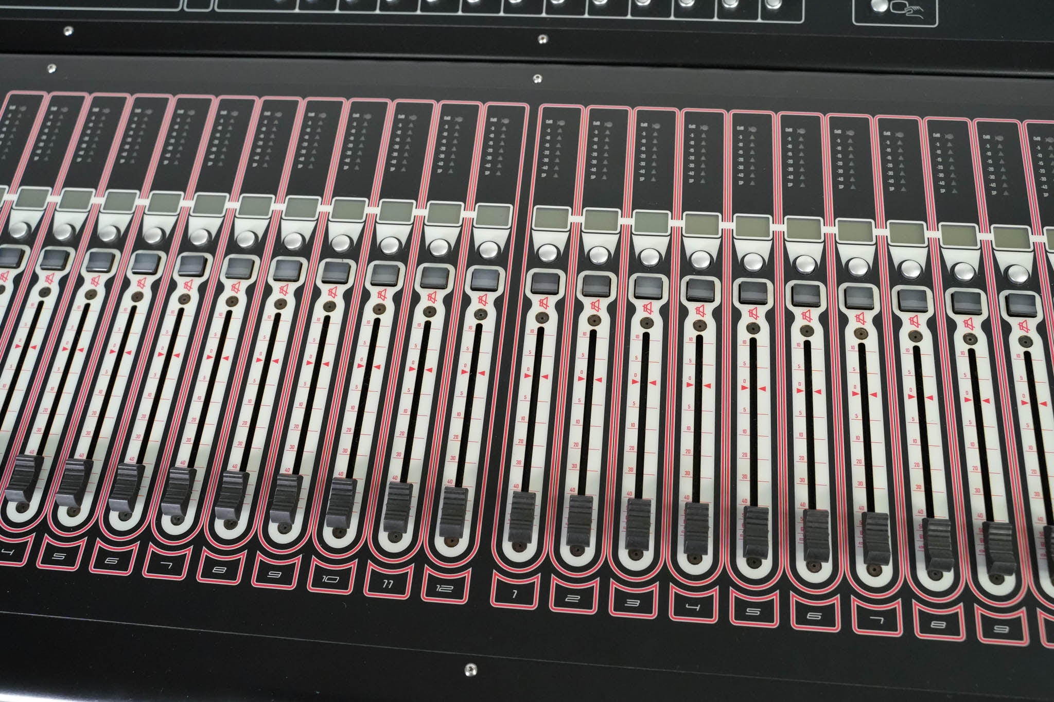 DiGiCo SD9 Digital Mixing Console with Road Case