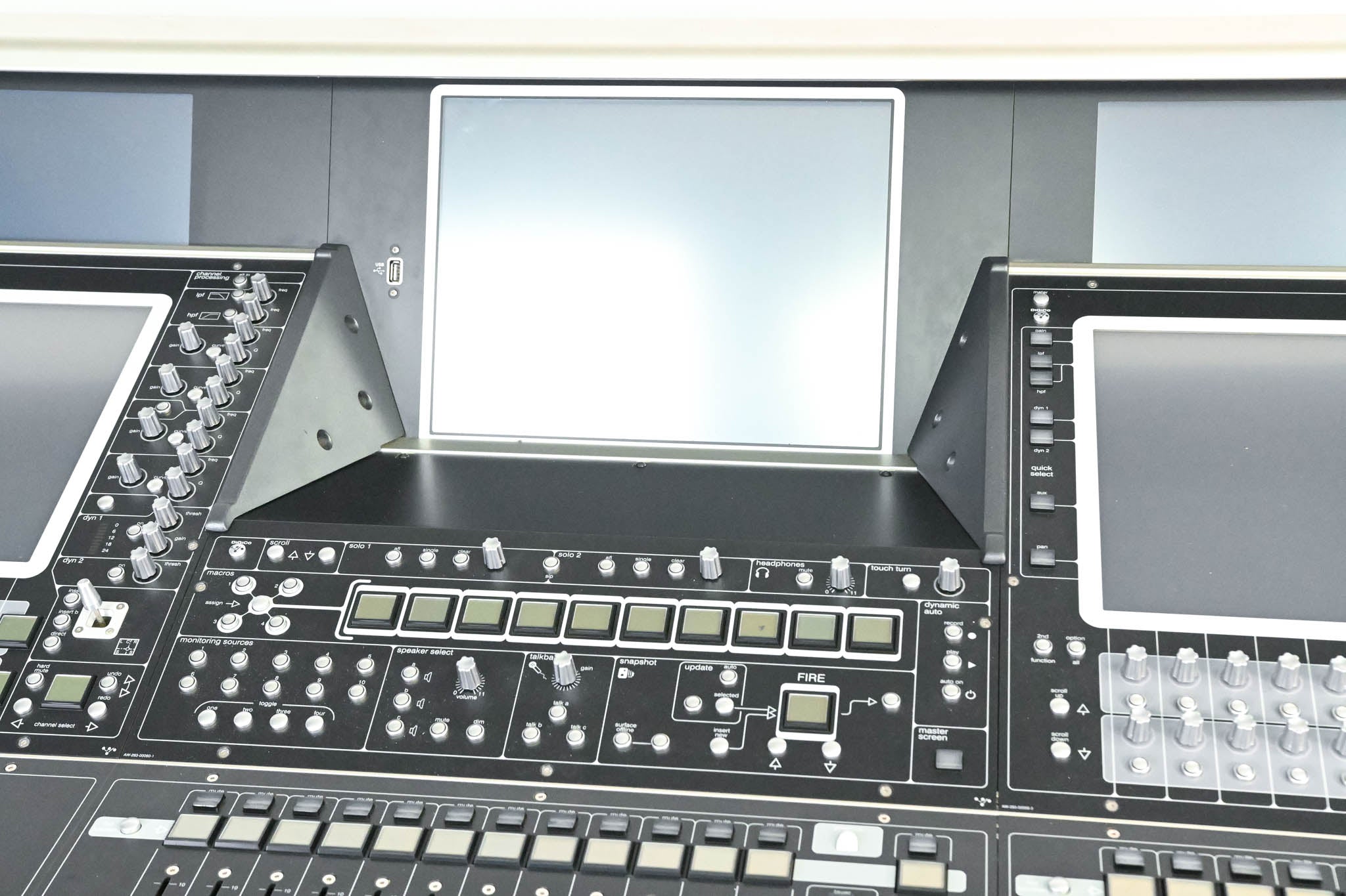 DiGiCo SD5 Digital Mixing Console with Road Case