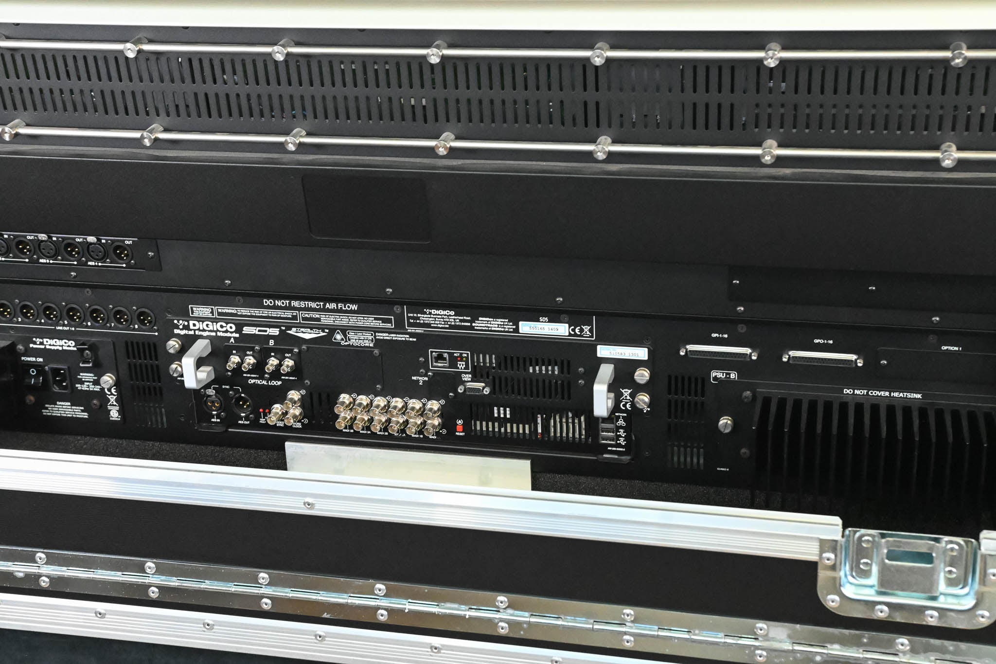 DiGiCo SD5 Digital Mixing Console with Road Case