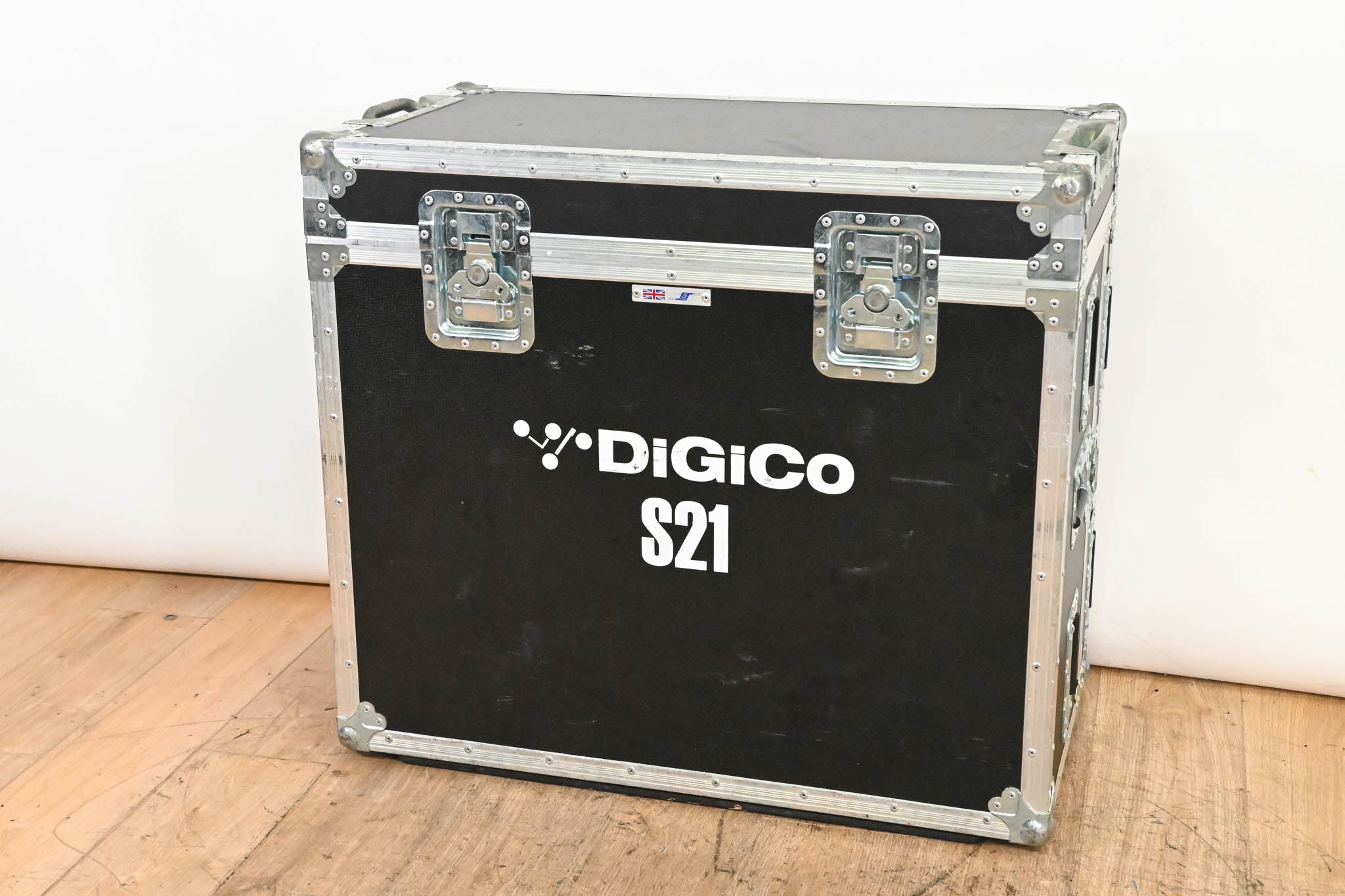 DiGiCo S21 48-Channel Digital Audio Mixing Console with Road Case