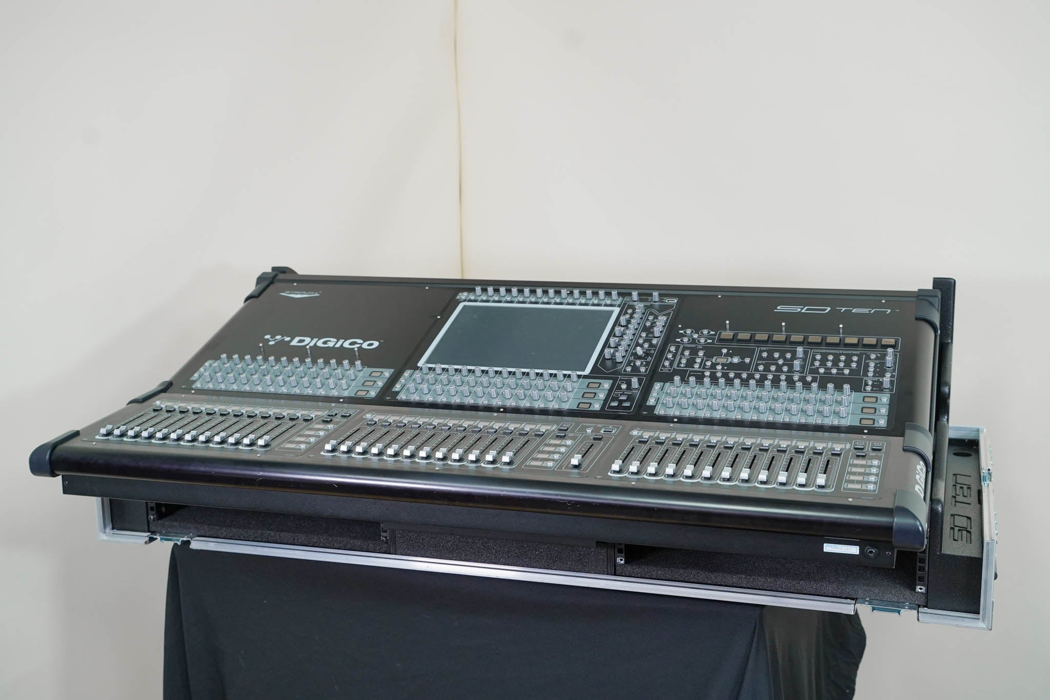 DiGiCo SD10 Digital Mixing Console w/ Waves Card, ST Optical & Road Case