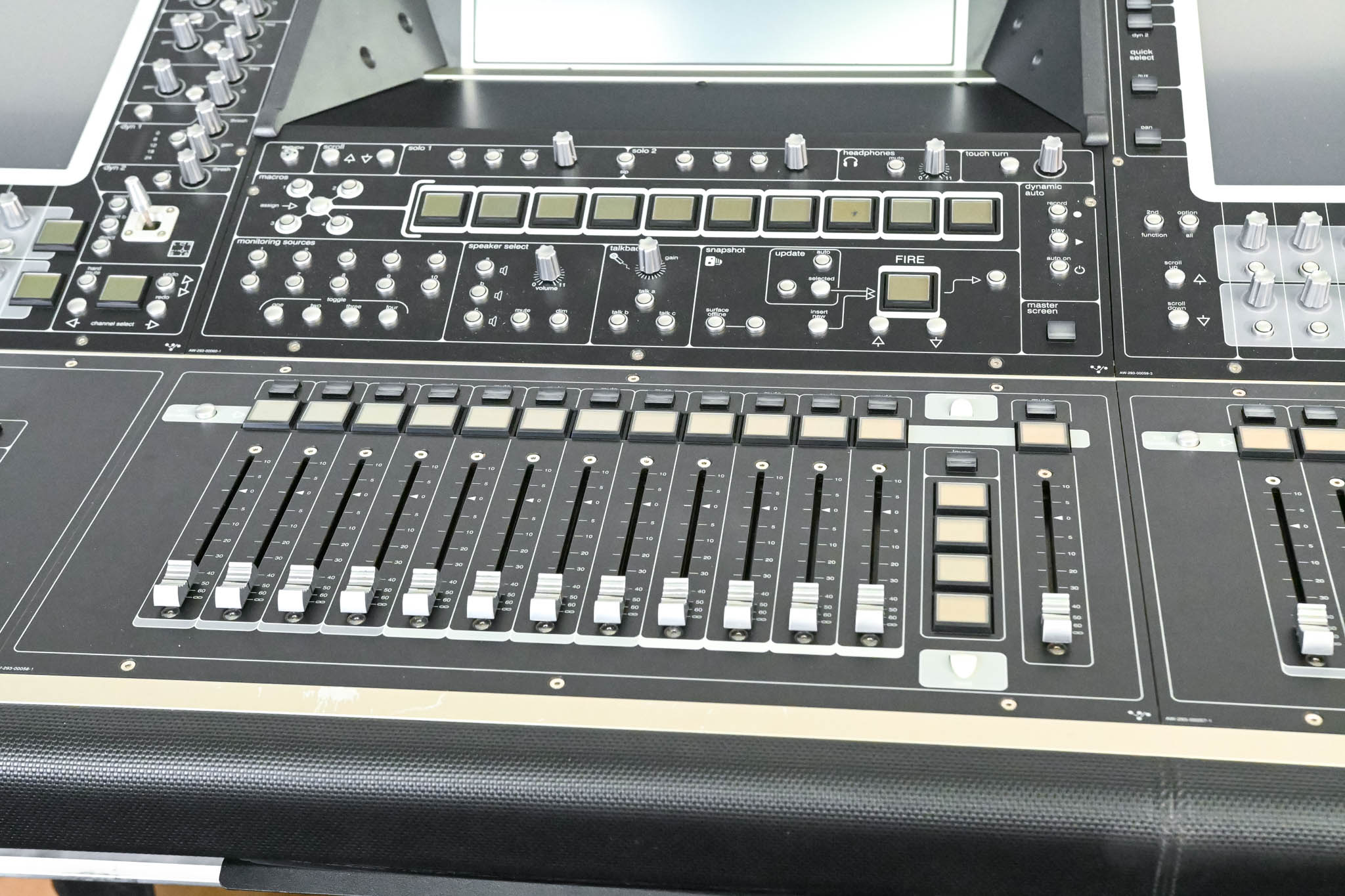 DiGiCo SD5 Digital Mixing Console with Road Case