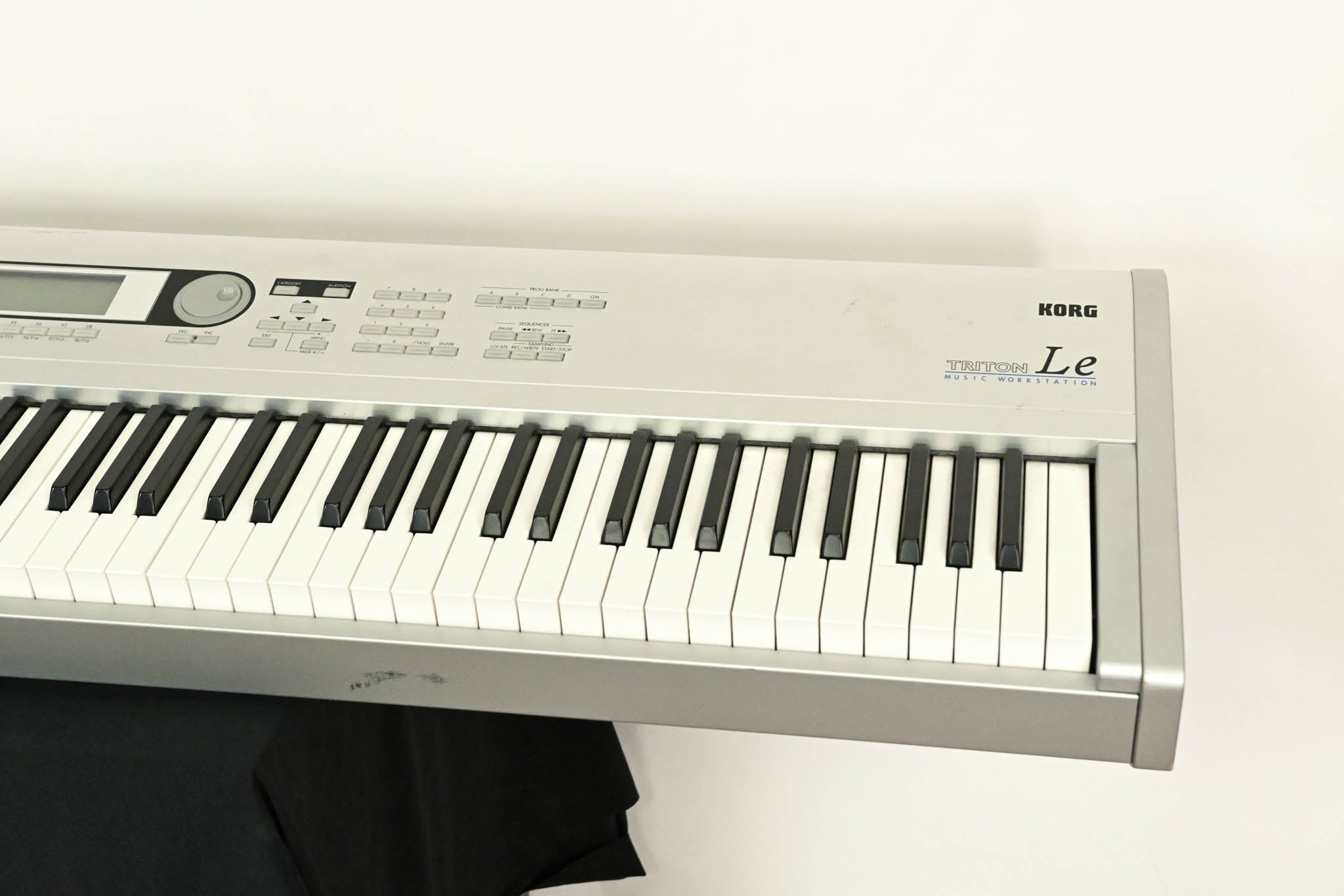 Korg TRITON Le 88 Music Workstation Keyboard