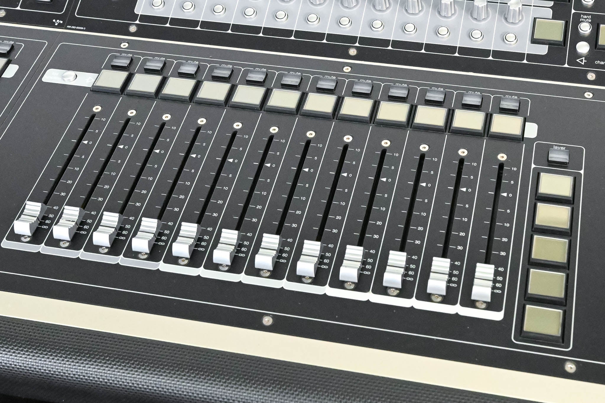 DiGiCo SD5 Digital Mixing Console with Road Case