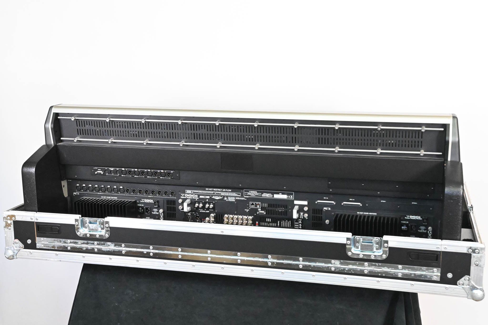 DiGiCo SD5 Digital Mixing Console with Road Case