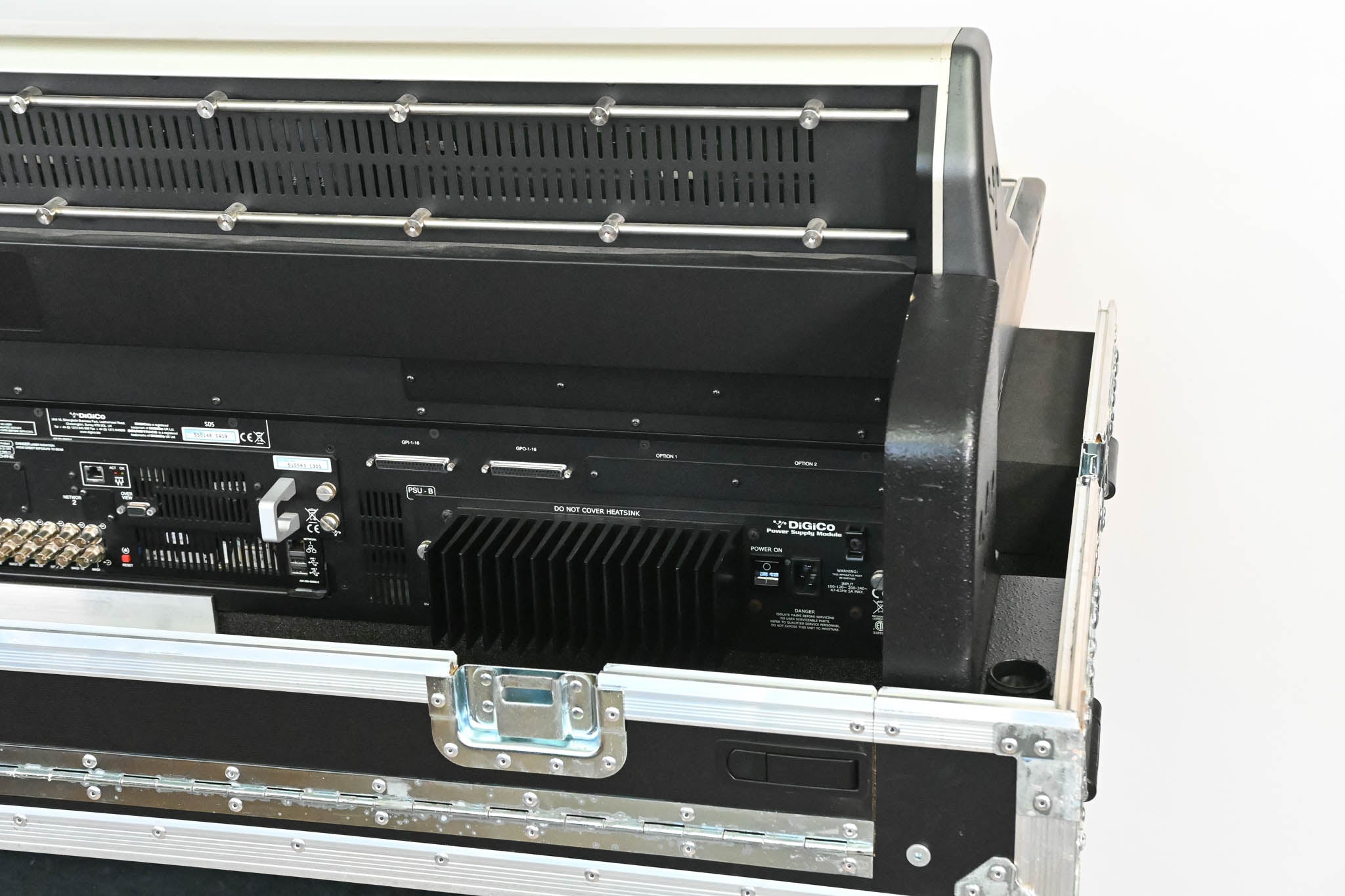 DiGiCo SD5 Digital Mixing Console with Road Case