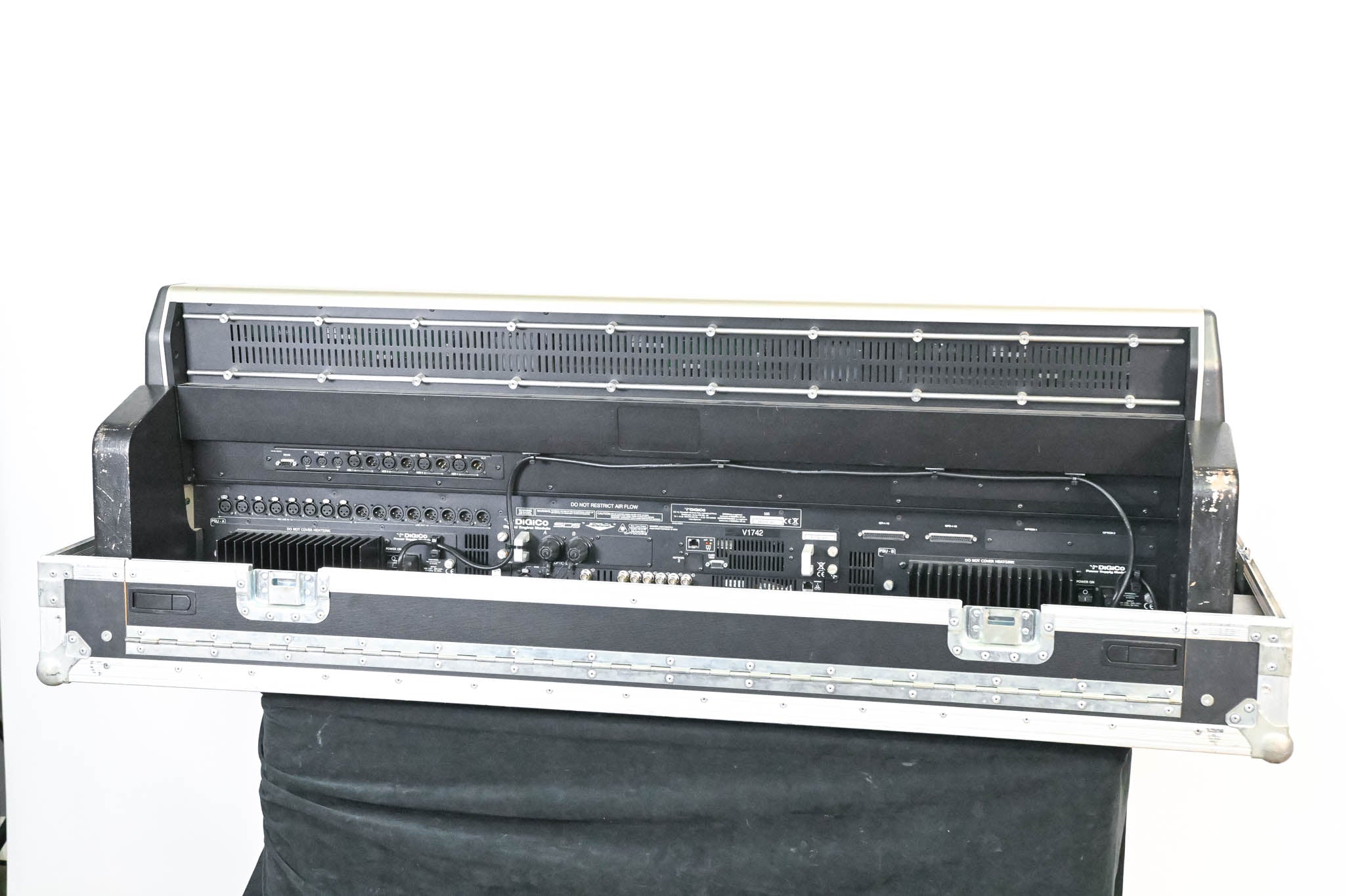 DiGiCo SD5 Digital Mixing Console with Road Case