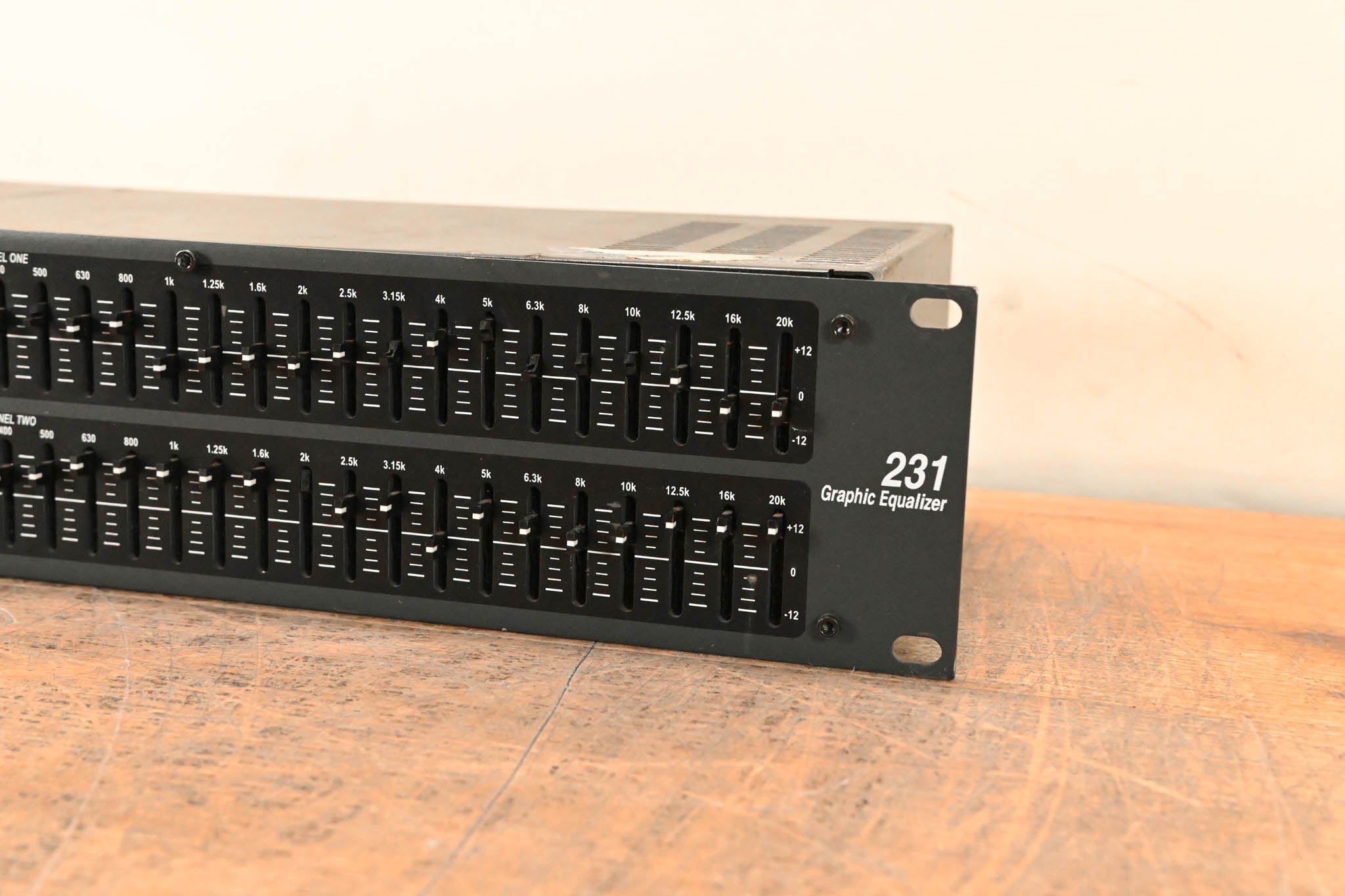 dbx 231 Dual-Channel 31-Band Graphic Equalizer