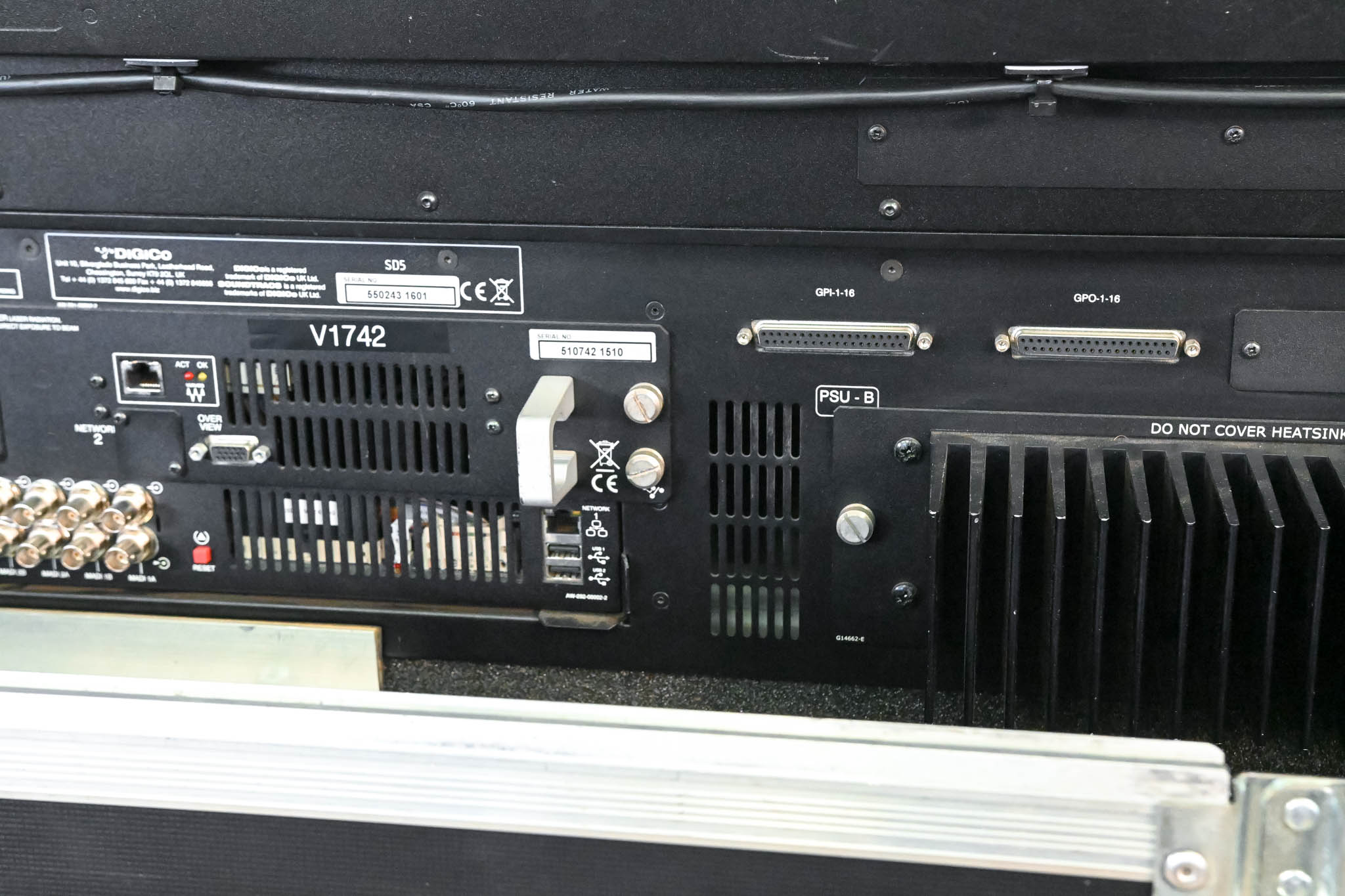 DiGiCo SD5 Digital Mixing Console with Road Case