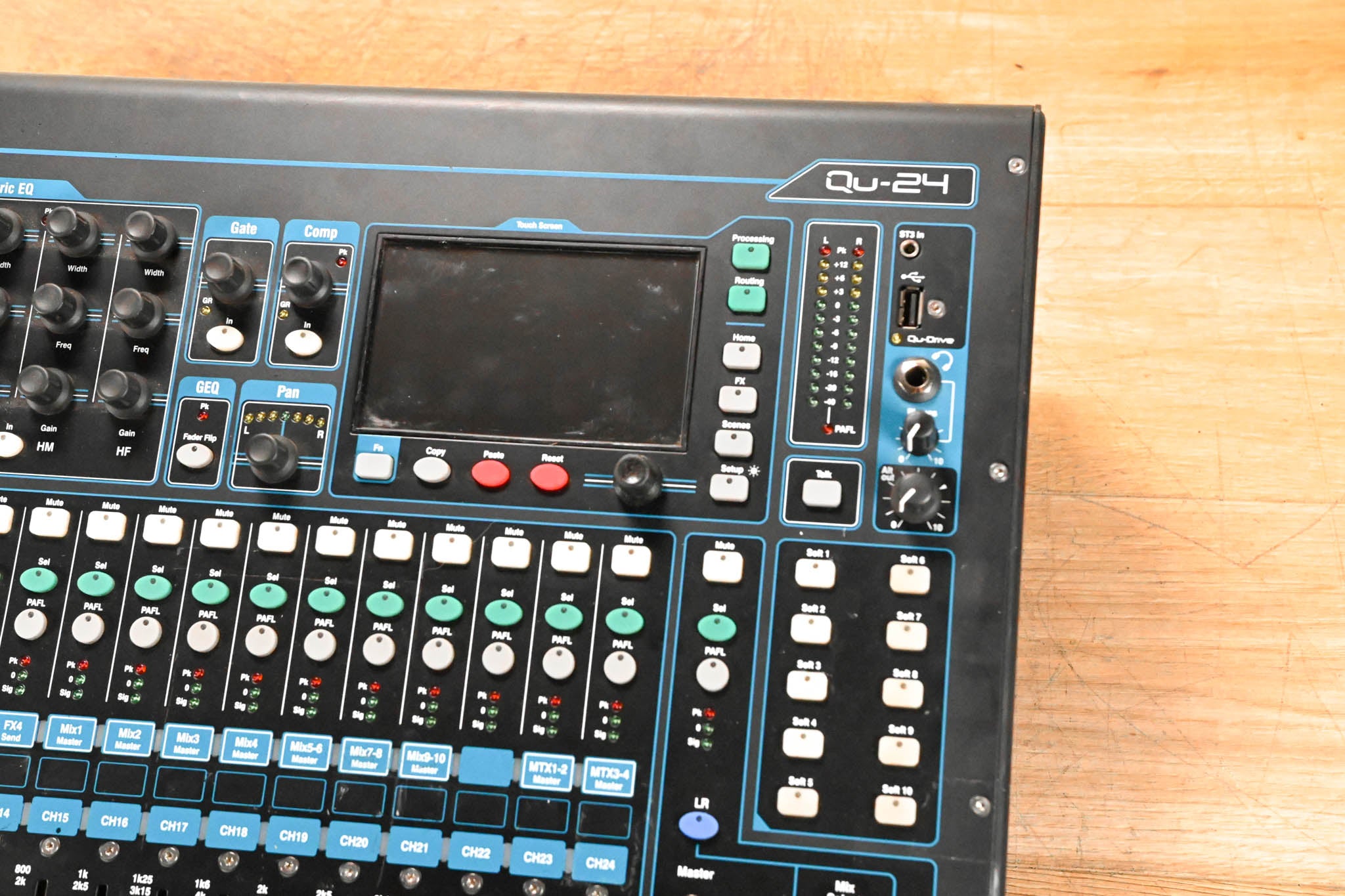 Allen & Heath Qu-24 24-Channel Digital Mixing Console