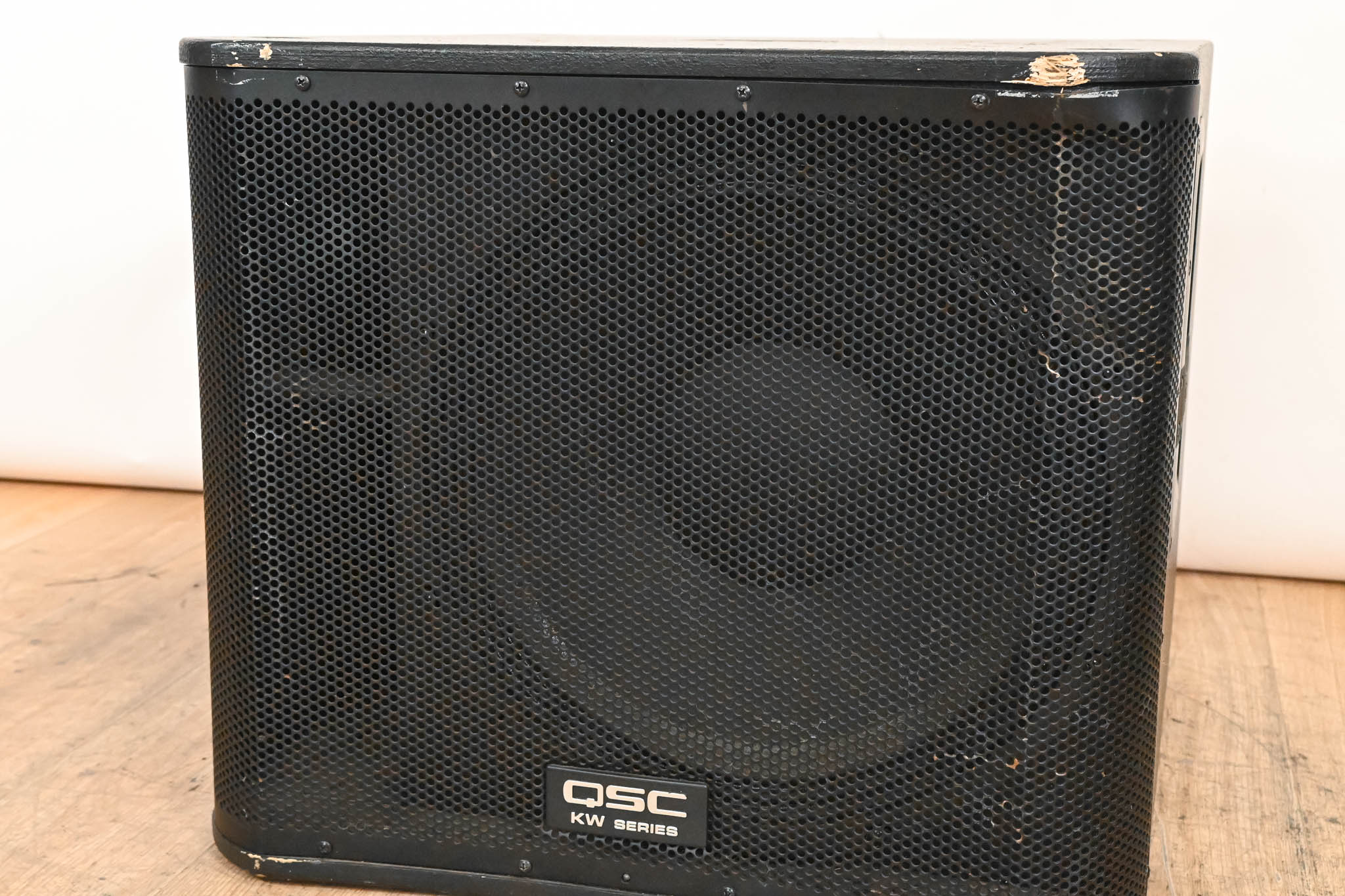 QSC KW181 1000W 18" Powered Subwoofer