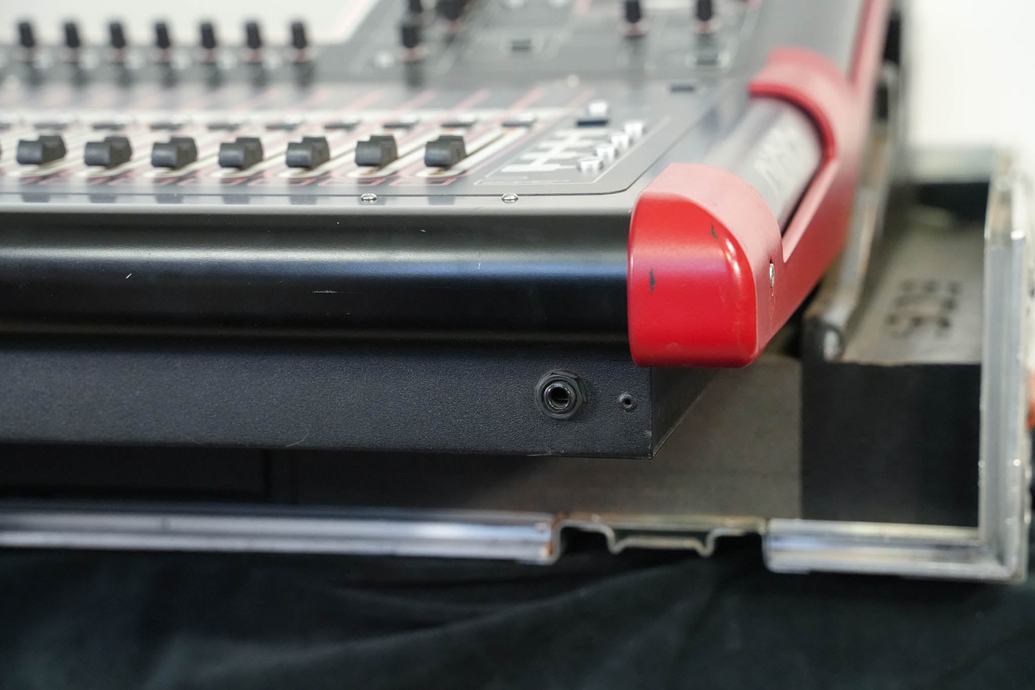 DiGiCo SD9 Digital Mixing Console with Road Case