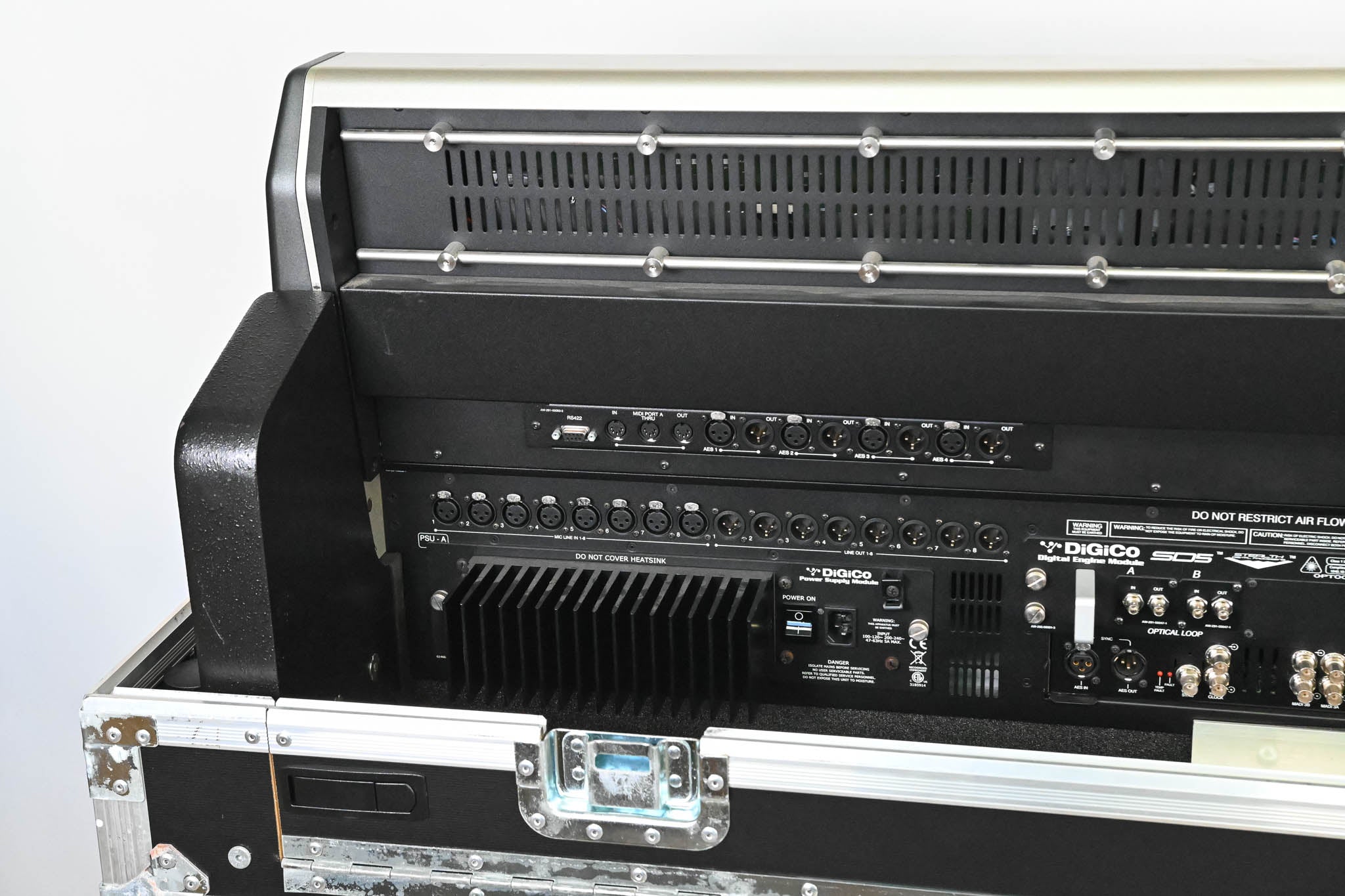 DiGiCo SD5 Digital Mixing Console with Road Case
