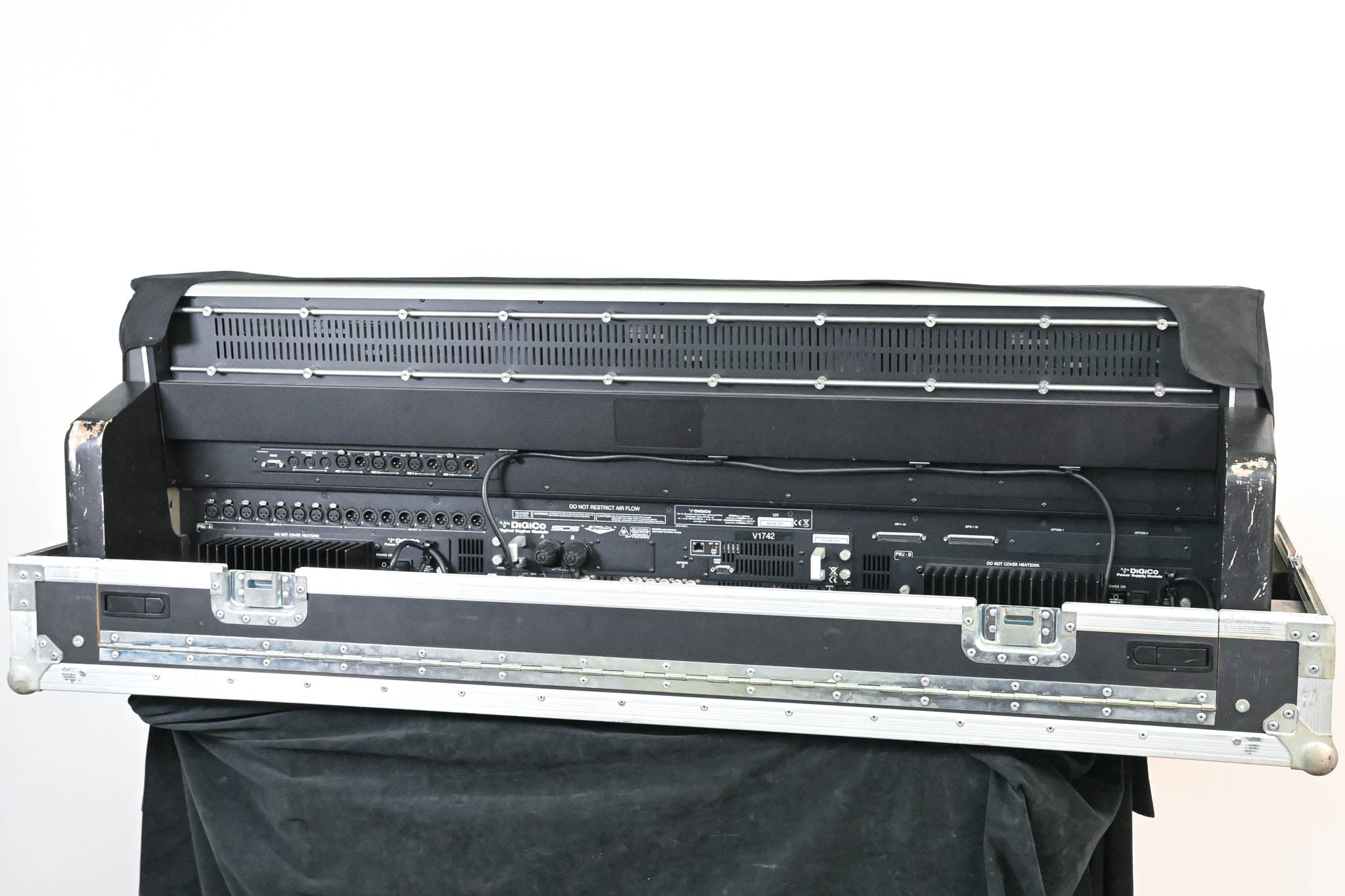 DiGiCo SD5 Digital Mixing Console with Road Case