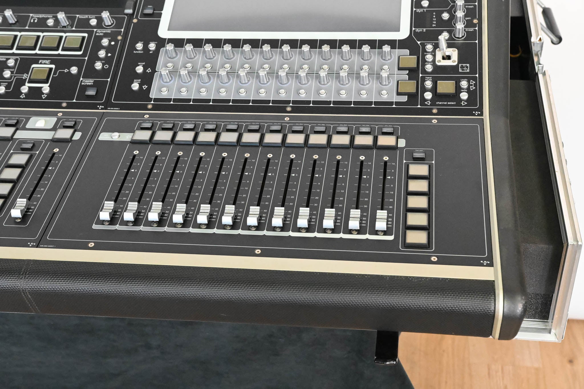 DiGiCo SD5 Digital Mixing Console with Road Case